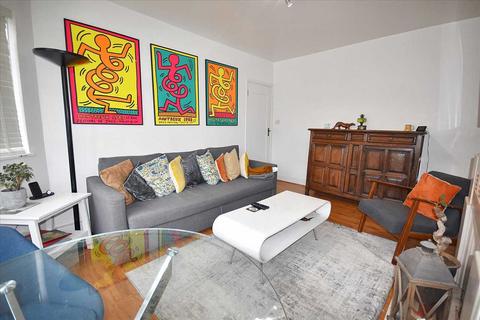 28 Chiswick Village, London, W4 3BY