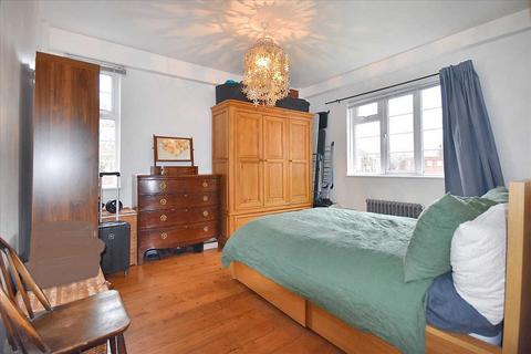 28 Chiswick Village, London, W4 3BY