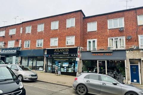 17a Brook Parade, Chigwell, IG7 6PQ