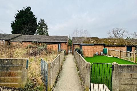 17a Brook Parade, Chigwell, IG7 6PQ