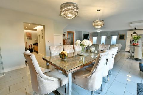 5a Axwell View, Whickham, Newcastle Upon Tyne, NE16 4JS