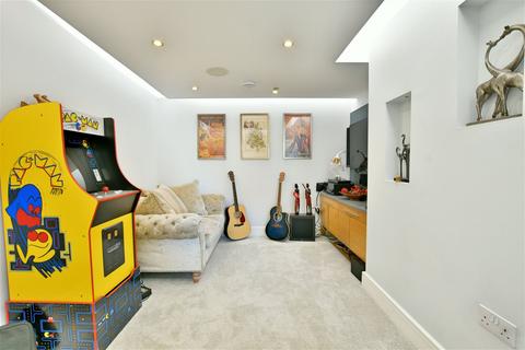 5a Axwell View, Whickham, Newcastle Upon Tyne, NE16 4JS