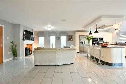 5a Axwell View, Whickham, Newcastle Upon Tyne, NE16 4JS