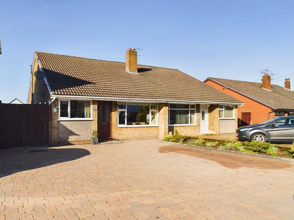 Redgate, Ormskirk, Lancashire, L39 3NW 3 bed semidetached bungalow for
