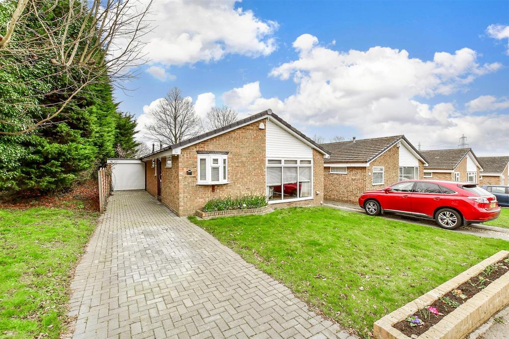 Worcester Close, Istead Rise, Kent 2 bed detached bungalow for sale £
