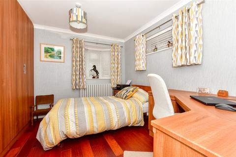 1 Worcester Close, Istead Rise, Gravesend, DA13 9LB