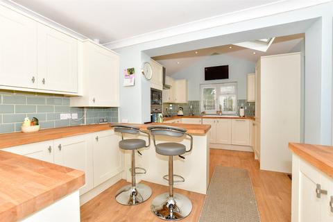 1 Worcester Close, Istead Rise, Gravesend, DA13 9LB