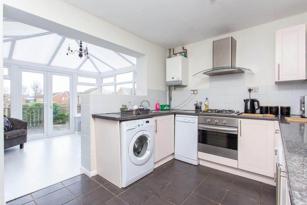 Field Avenue, Canterbury, CT1 2 bed semidetached house for sale £260,000