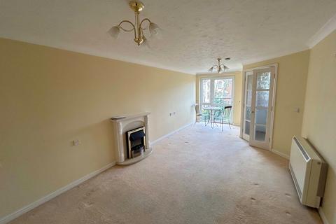 1 bedroom flat for sale - Rertirement flat on Stour Road, Christchurch