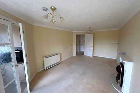 1 bedroom flat for sale, Rertirement flat on Stour Road, Christchurch