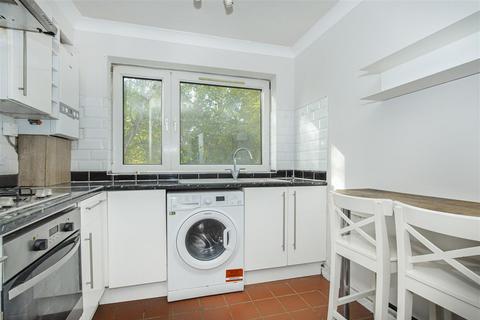 3 bedroom apartment for sale, Grayswood Point, Norley Vale, Roehampton