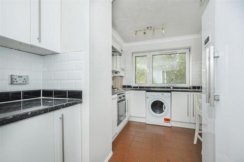 3 bedroom apartment for sale, Grayswood Point, Norley Vale, Roehampton