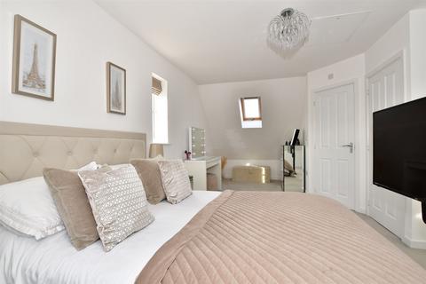 4 bedroom semi-detached house for sale - Cornfield Drive, Gravesend, Kent