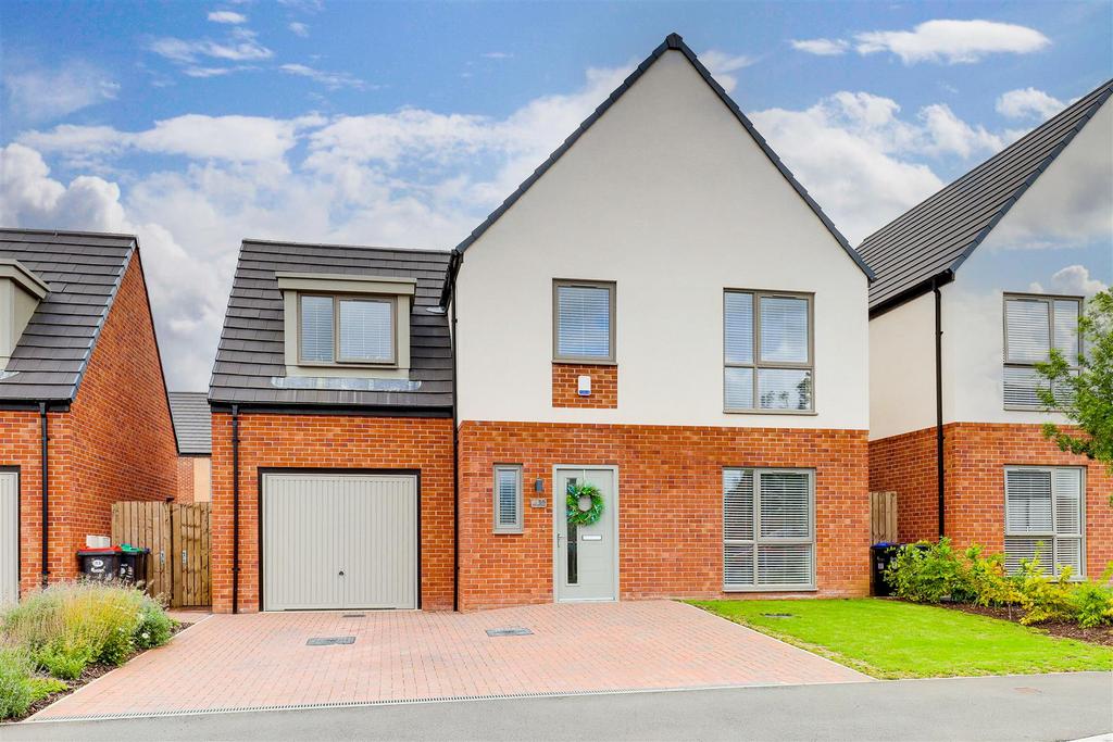 Harker Close, Hucknall NG15 4 bed detached house for sale £340,000