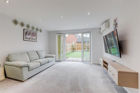 4 bedroom end of terrace house for sale - Linnet Way, Hucknall NG15
