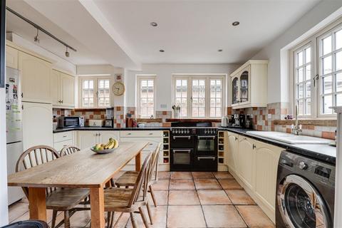 246 Basford Road, Nottingham, NG6 0HY