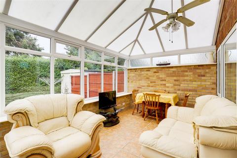 3 bedroom semi-detached house for sale, Valeside Gardens, Colwick NG4