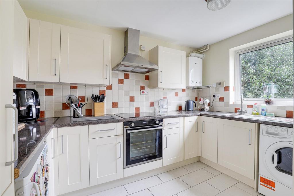 Ullswater Crescent, Bramcote NG9 3 bed terraced house for sale £270,000
