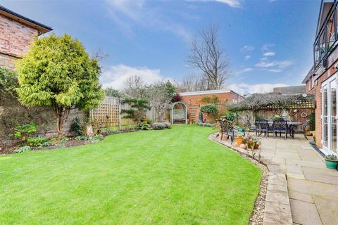 4 bedroom detached house for sale, Alwood Grove, Clifton Village NG11