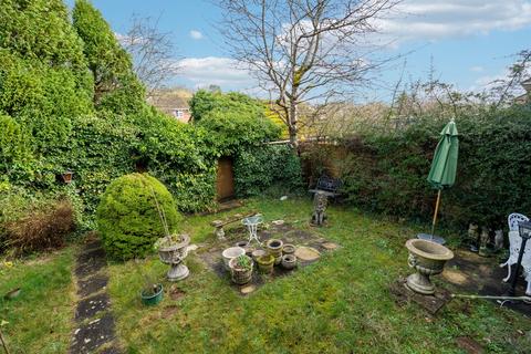14 Barrards Way, Seer Green, Beaconsfield, HP9 2YZ
