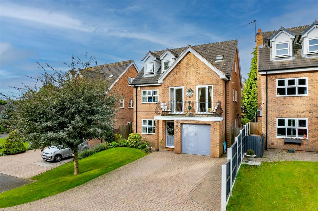 15, Kirkstead Close Oakwood - Full Res (2 of 17).j