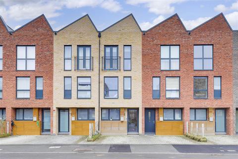 3 bedroom terraced house for sale, Trent Lane, Meadow Lane NG2