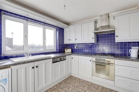 2 bedroom flat for sale, Rochester Walk, Clifton NG11