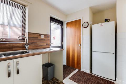 17 Avon Gardens, West Bridgford, Nottingham, NG2 6BP