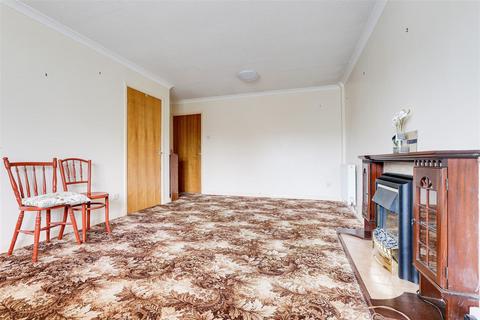 17 Avon Gardens, West Bridgford, Nottingham, NG2 6BP