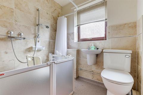 17 Avon Gardens, West Bridgford, Nottingham, NG2 6BP
