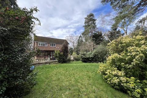 3 bedroom detached house for sale - Brackendale Close, Camberley, Surrey, GU15