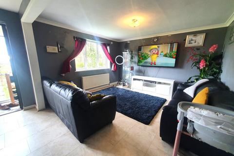 3 bedroom property for sale, Laird Avenue, Grays