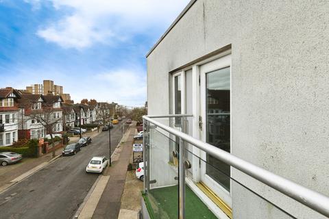 2 bedroom flat for sale - Palmerston Road, Westcliff-on-sea, SS0
