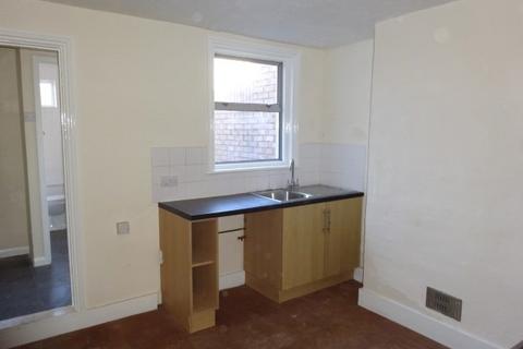 2 bedroom terraced house to rent, Bill Street Road, Rochester ME2