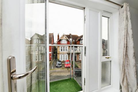 2 bedroom flat for sale, Palmerston Road, Westcliff-on-sea, SS0