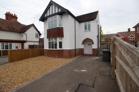 3 bedroom detached house to rent, Portlock Rd, Maidenhead, SL6