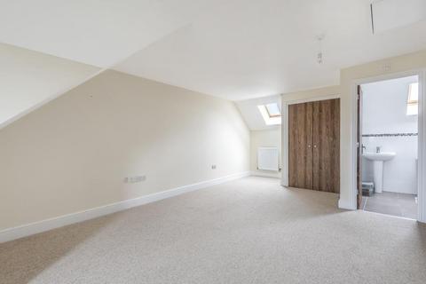 5 bedroom detached house for sale - Domino Way,  Aylesbury,  HP18