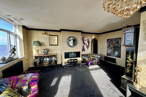 2 bedroom flat for sale - Promenade, Blackpool FY1