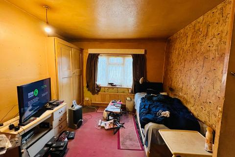 3 bedroom semi-detached house for sale, Coulsdon, CR5 2JE