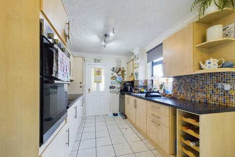 4 bedroom semi-detached house for sale, Churchill Avenue, Aylesbury HP21