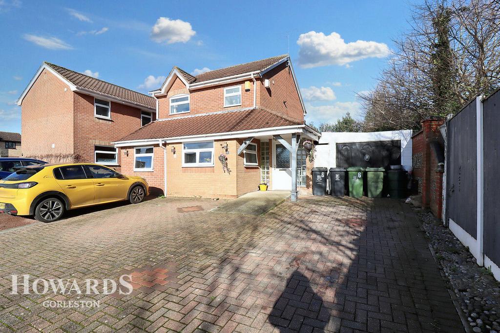 Gainsborough Avenue, Bradwell 3 bed detached house for sale £330,000