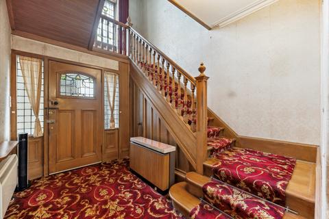 14 Golf Road, Clarkston, Glasgow, G76 7LZ