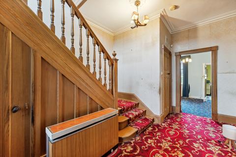 14 Golf Road, Clarkston, Glasgow, G76 7LZ