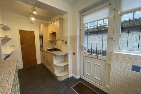 3 bedroom house to rent, Otley Road, Eldwick, Bingley, West Yorkshire, BD16