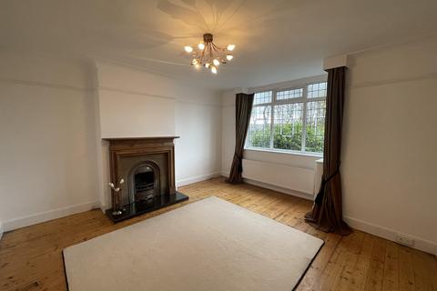 3 bedroom house to rent, Otley Road, Eldwick, Bingley, West Yorkshire, BD16