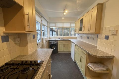 3 bedroom house to rent, Otley Road, Eldwick, Bingley, West Yorkshire, BD16