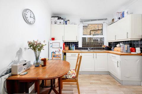 2 bedroom maisonette for sale - Sellincourt Road,, Tooting, London, SW17