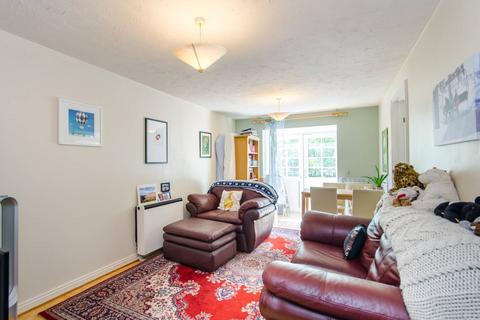 1 bedroom flat for sale, Selhurst Close, Wimbledon Common, London, SW19