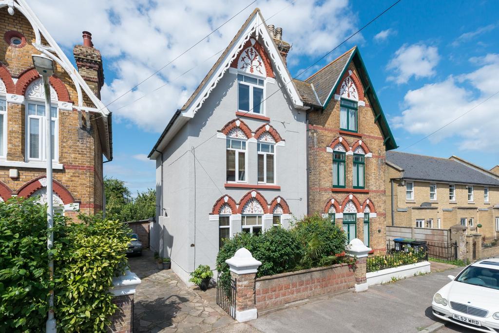 Southwood Road, Ramsgate, CT11 4 bed semidetached house for sale £