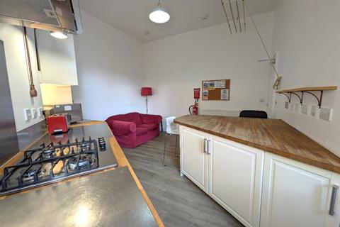 3 bedroom flat to rent, Marchmont Crescent, Marchmont, Edinburgh, EH9